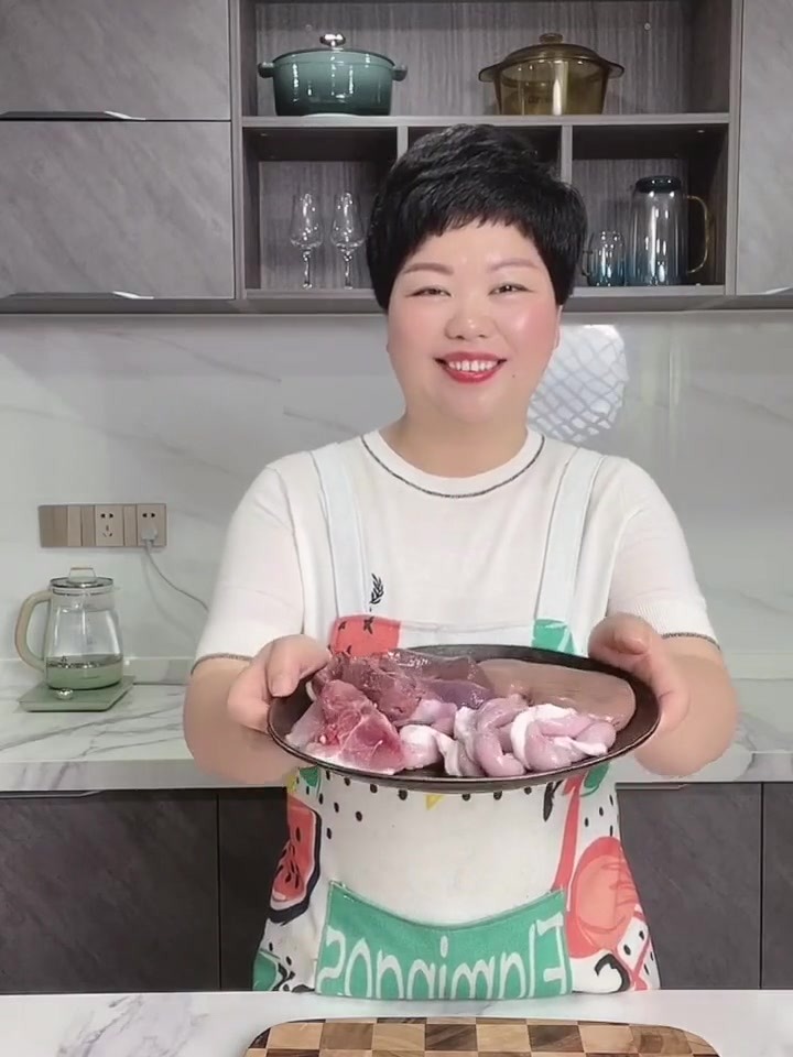 这是广东人百吃不腻的猪杂粥!!