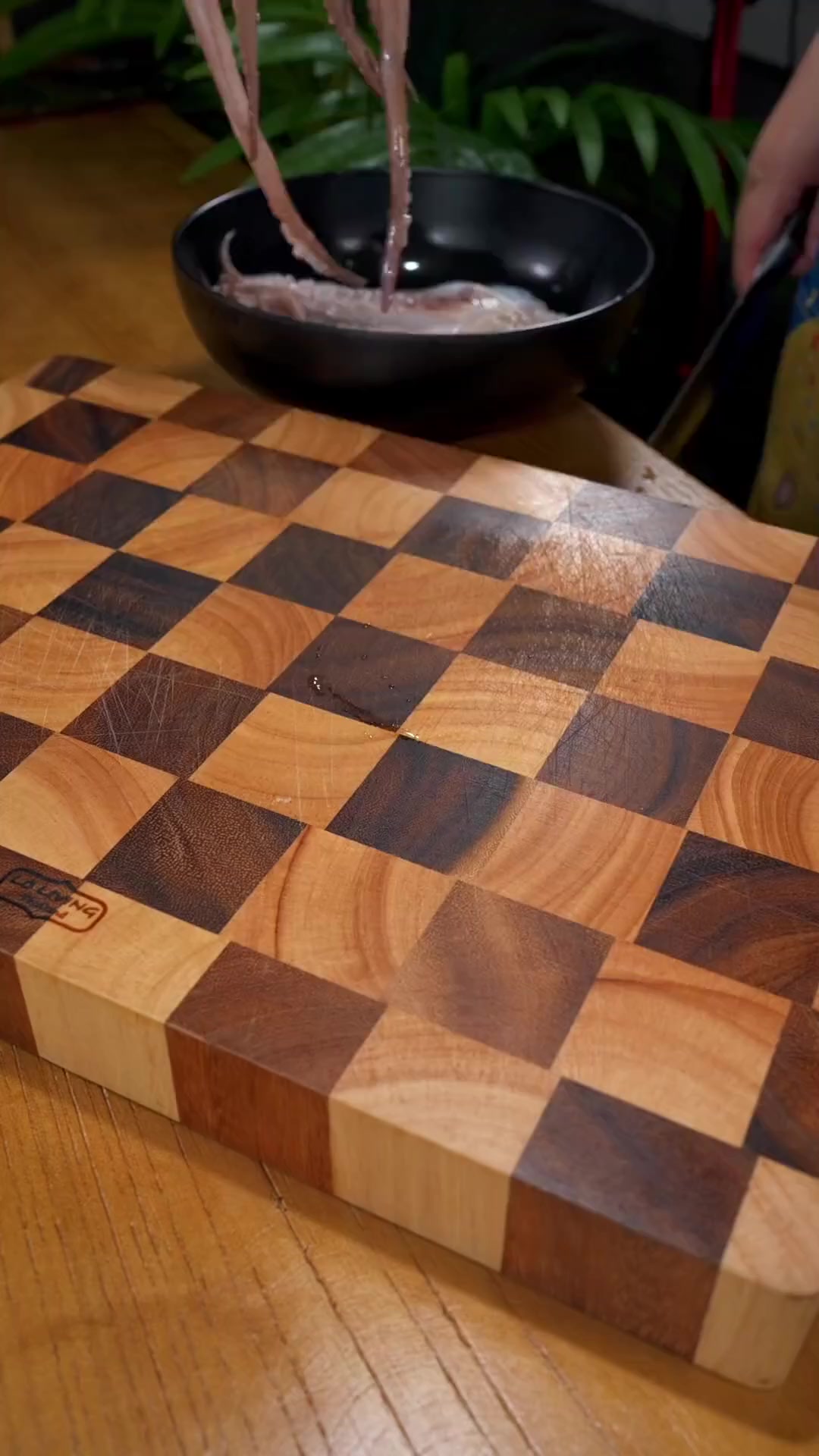 鱿鱼须不要总是用来炒着吃了，用砂锅啫出来更香。