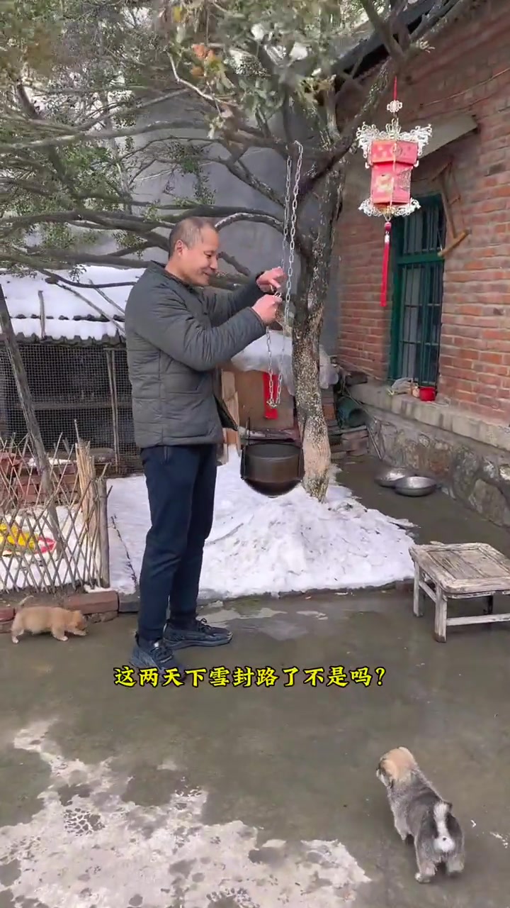 吃个吊锅羊肉，温上两缸子酒，烤着火这感觉舒坦！