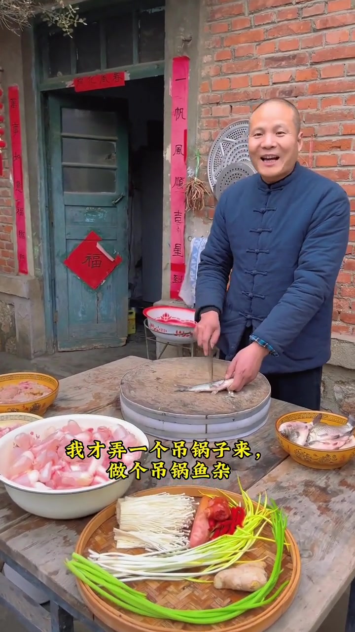 今天新花样,吊锅鱼杂,口味真棒,就是烫嘴!