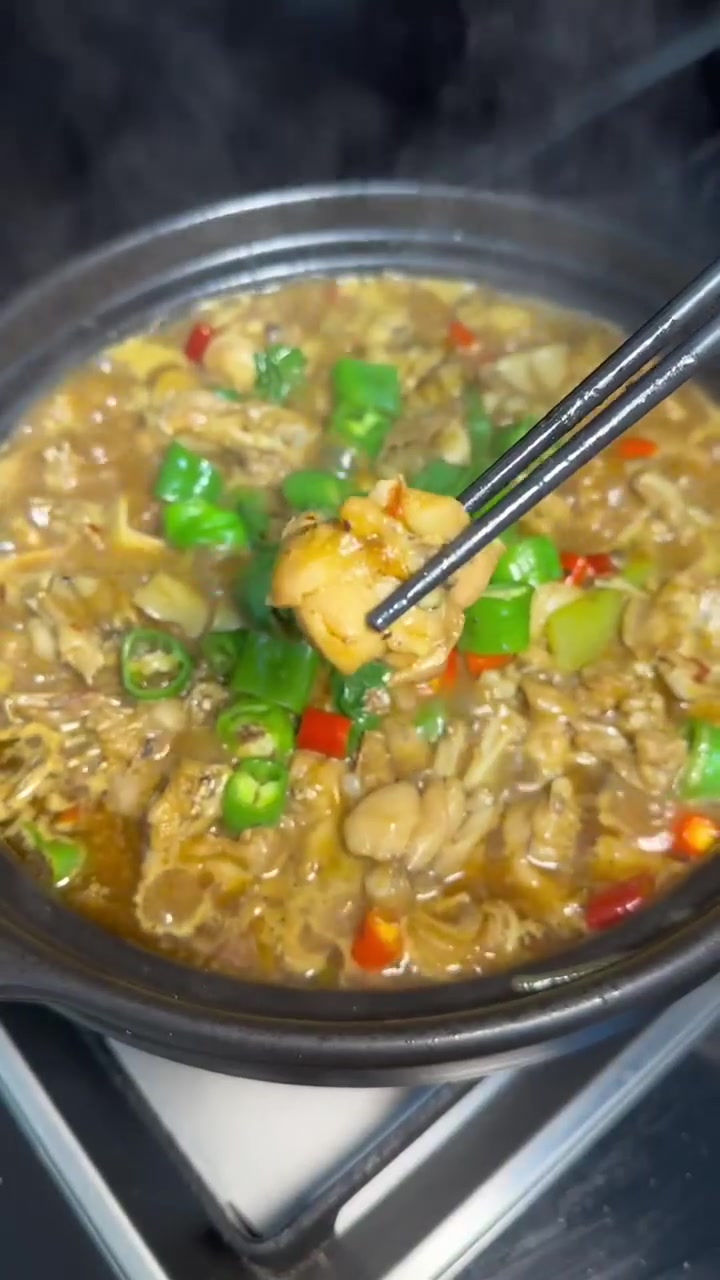 今天在家做了紫苏牛蛙煲，肉质嫩滑，好吃的停不下来！