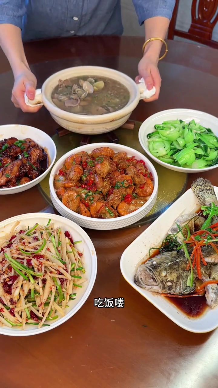 带你们看一下江西人,普通家庭的午餐都吃些啥菜?!