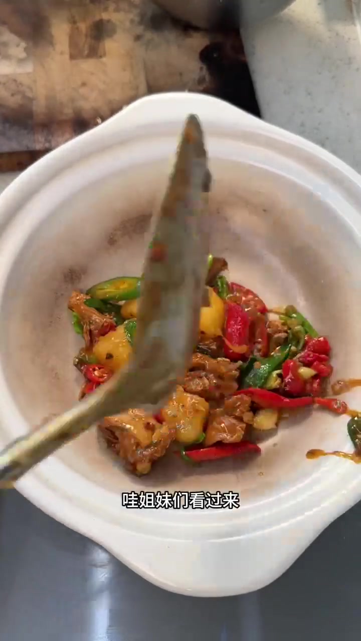 分享一道特别费米饭的土豆焖鸡块,又香又嫩又入味!