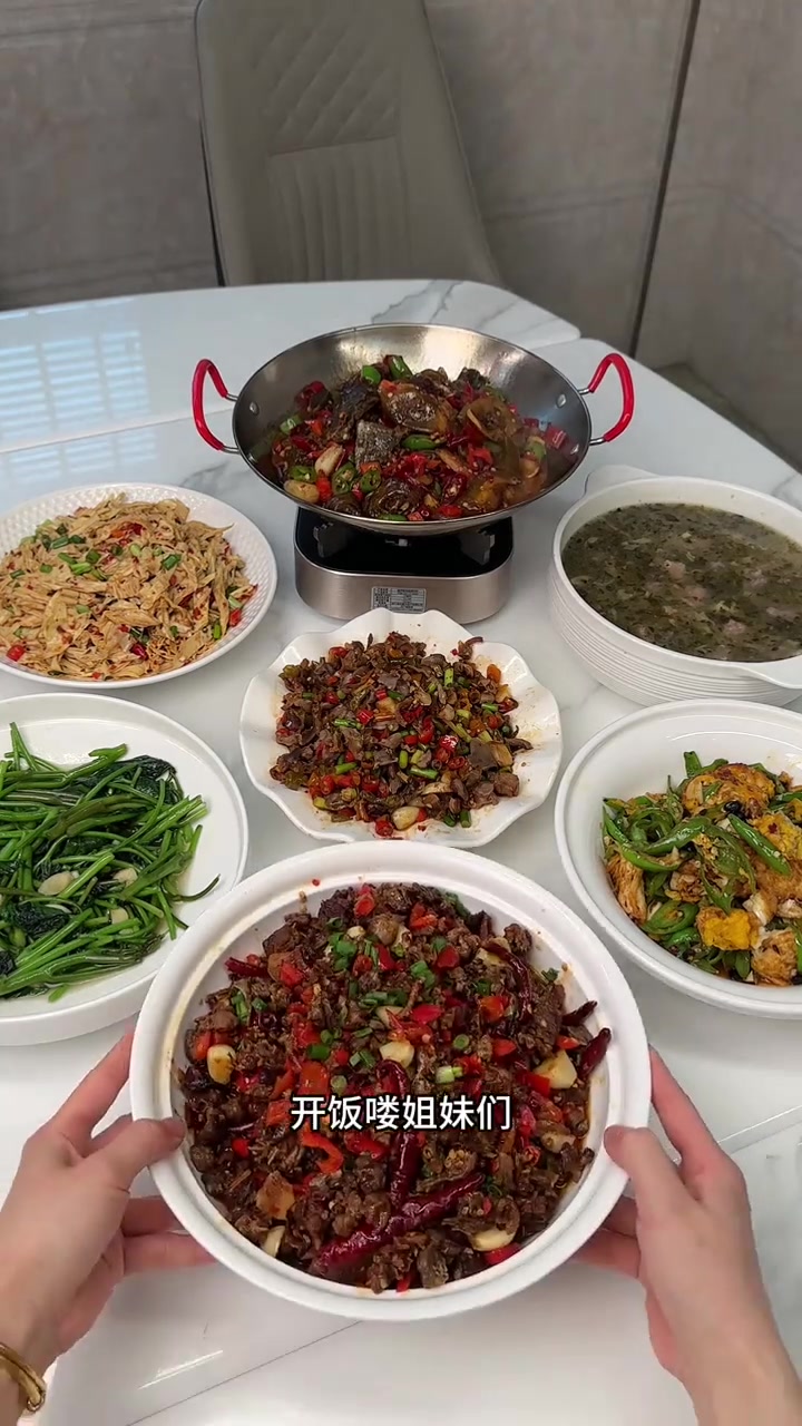 8口之家一桌菜馋哭全网!