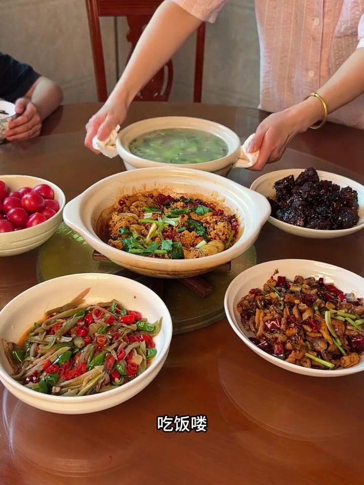 江西小镇生活，普通家庭，记录一家六口的午餐！