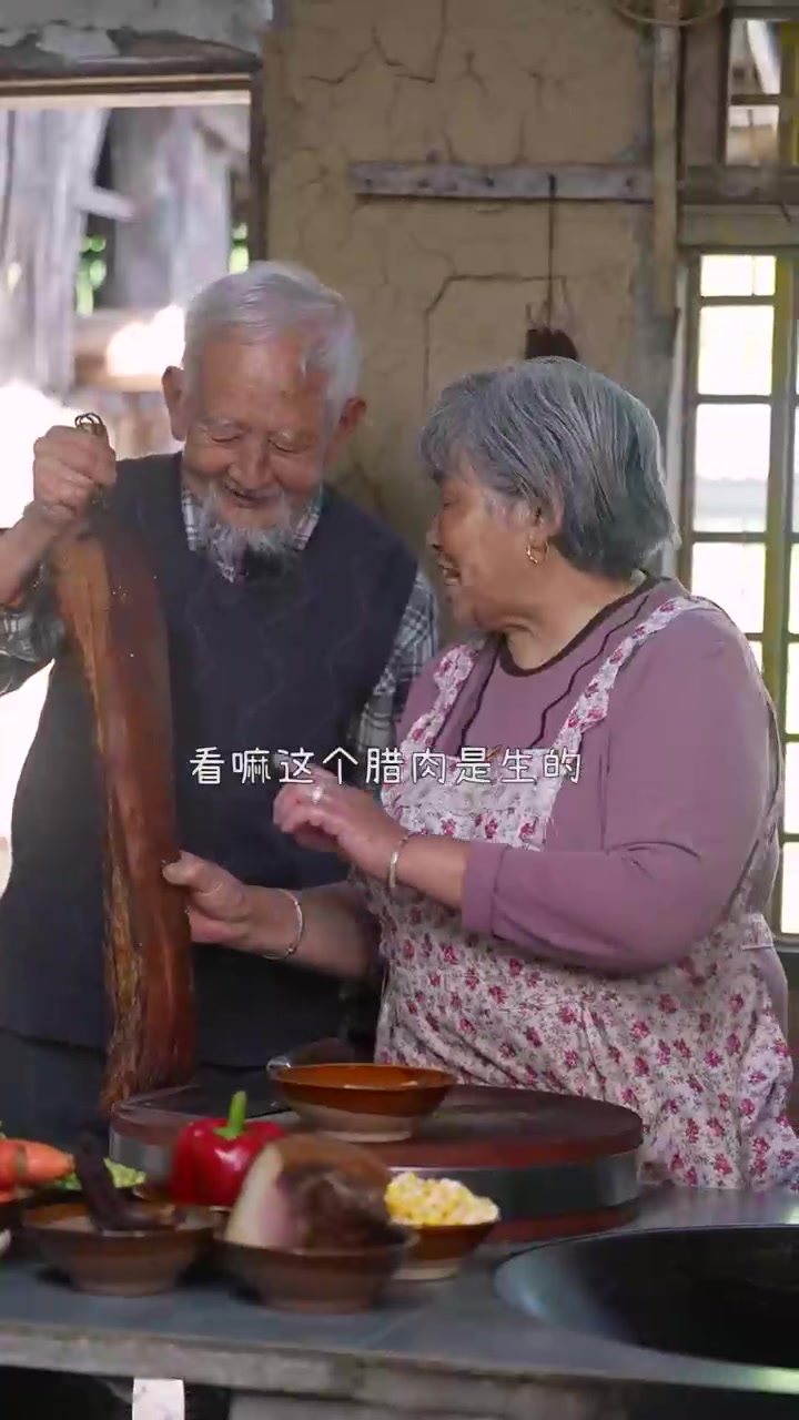 香肠腊肉炒饭你们肯定没有吃过吧看完学会在家也能做！！