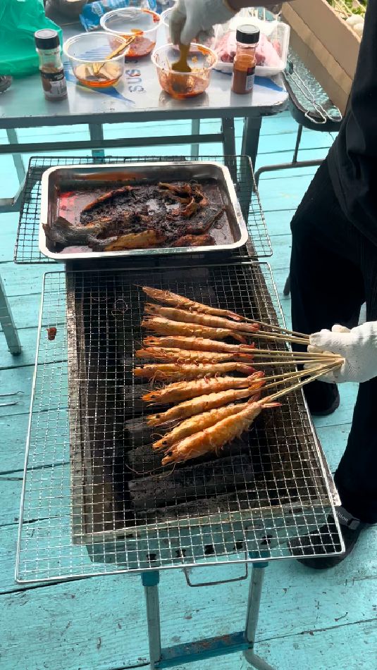 鱼排烧烤小哥，钓鱼技术也一样杠杠滴！