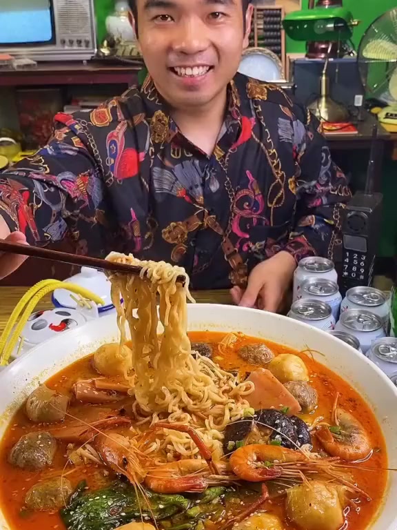 懒人麻辣烫你值得拥有！孤独的夜晚再不孤单！！