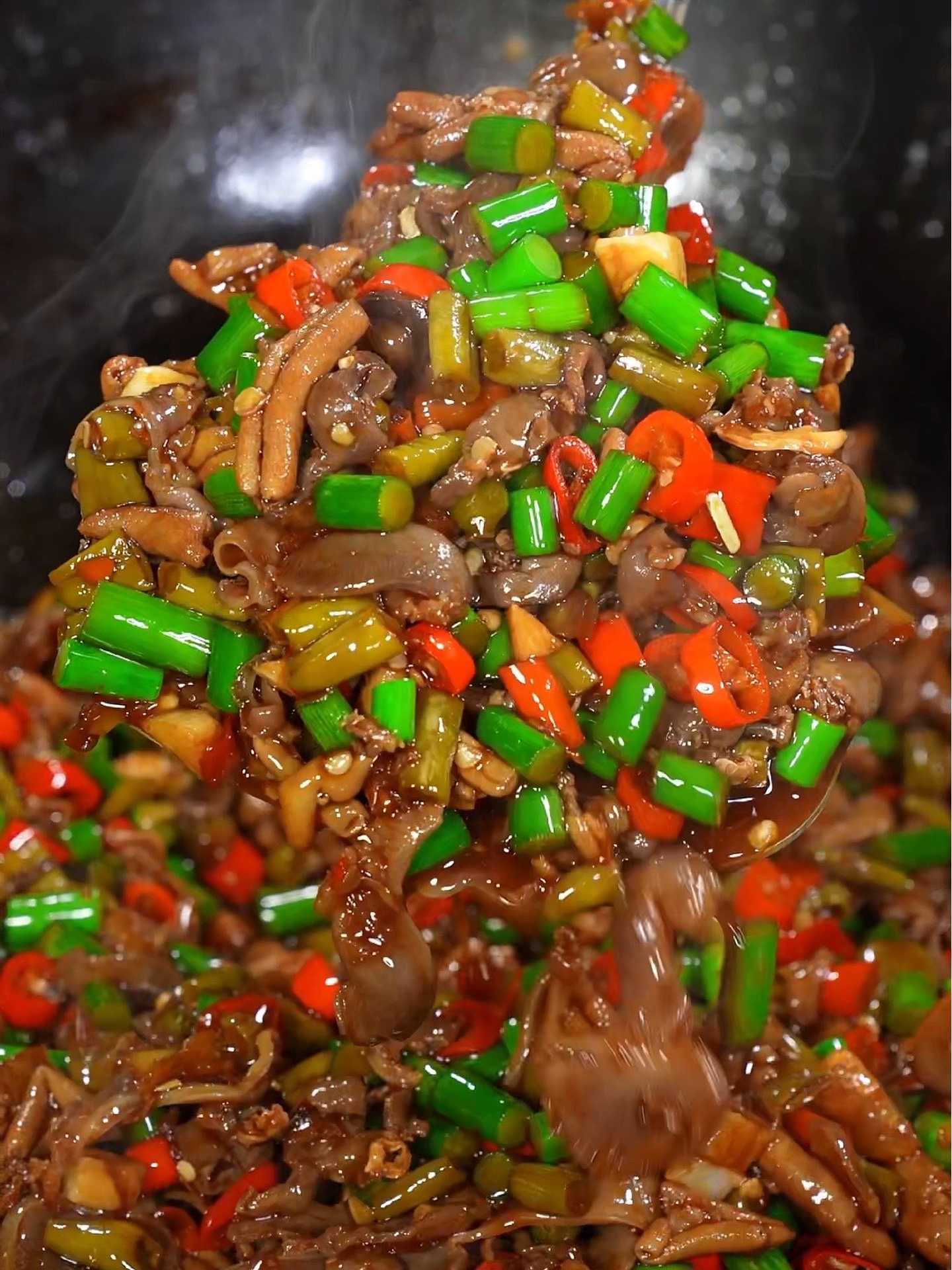 这样做的酸辣鸡杂又脆又嫩，香辣入味，太下饭了，！