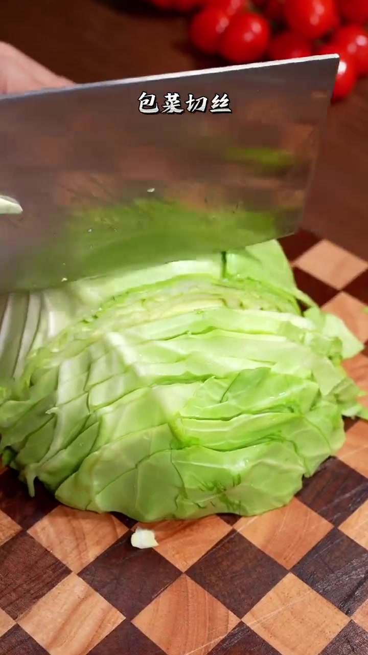 我家一周吃八次的素菜家常菜包菜胡萝卜炒鸡蛋!