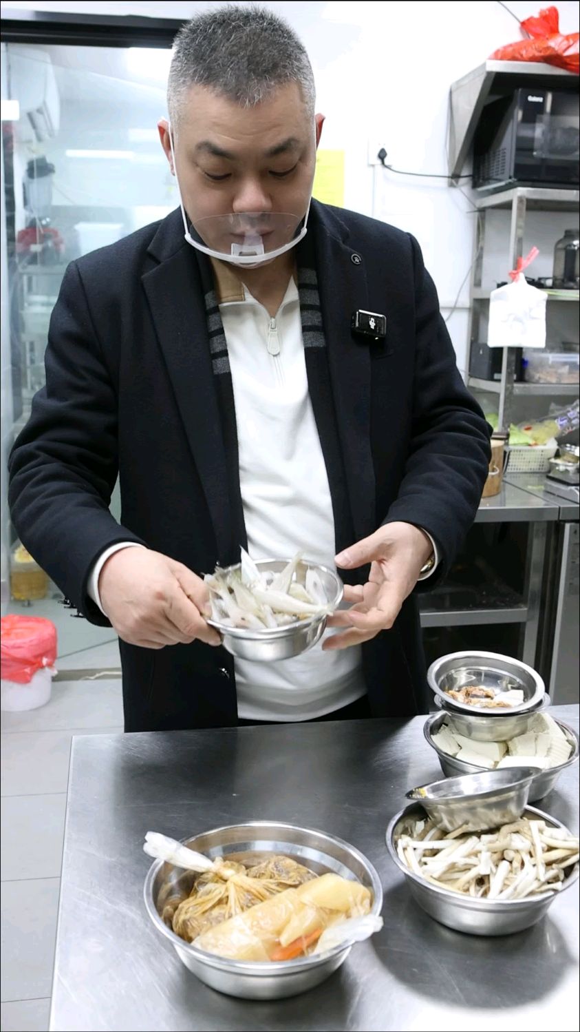 【椒盐沙丁鱼】口感酥脆,老人小孩都可以吃!