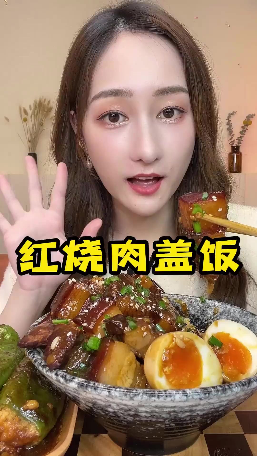 红烧肉盖饭，香而不腻，超级下饭!