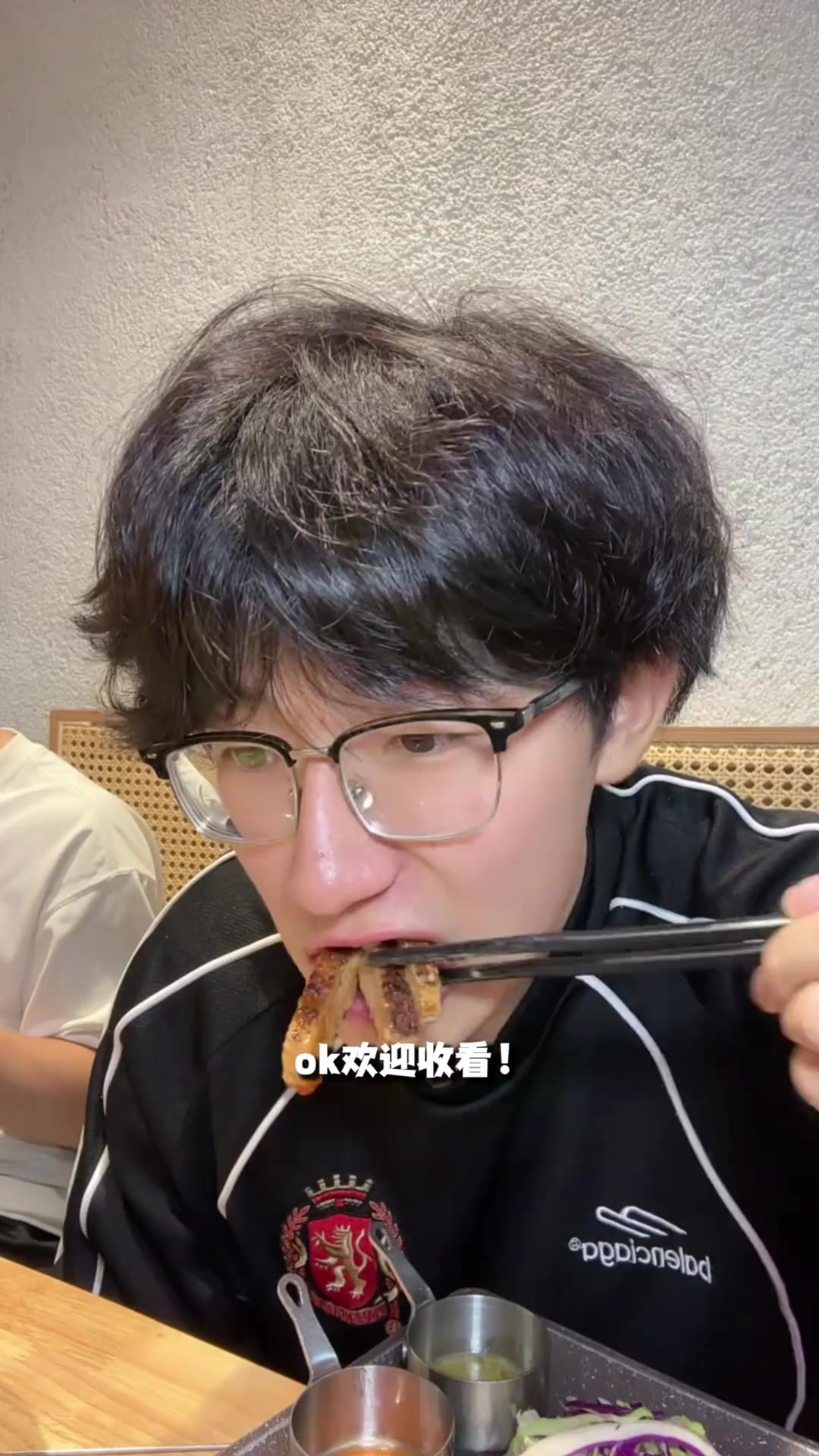 今天吃蛋黄炸鸡蘑菇奶油虾抹茶冰激凌见手青酸汤鱼