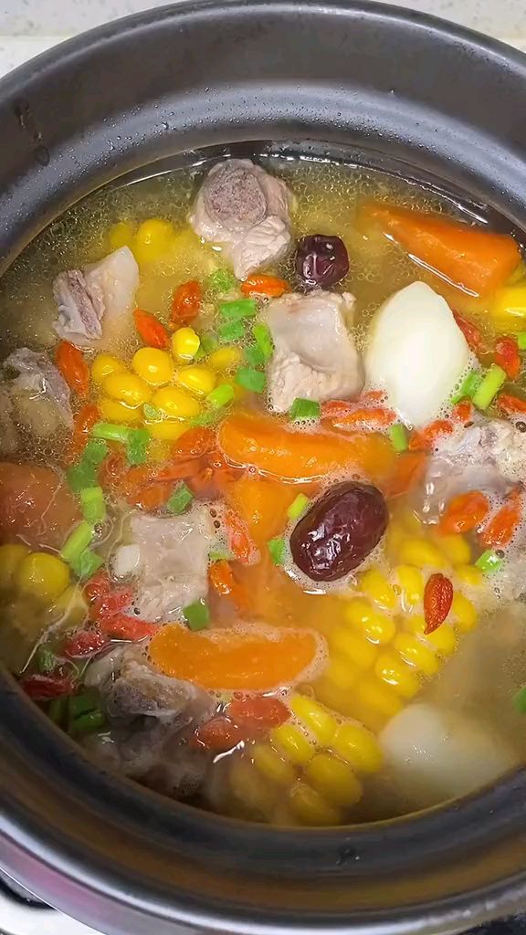 20秒就可以学会简单又营养的排骨汤做法#家常菜