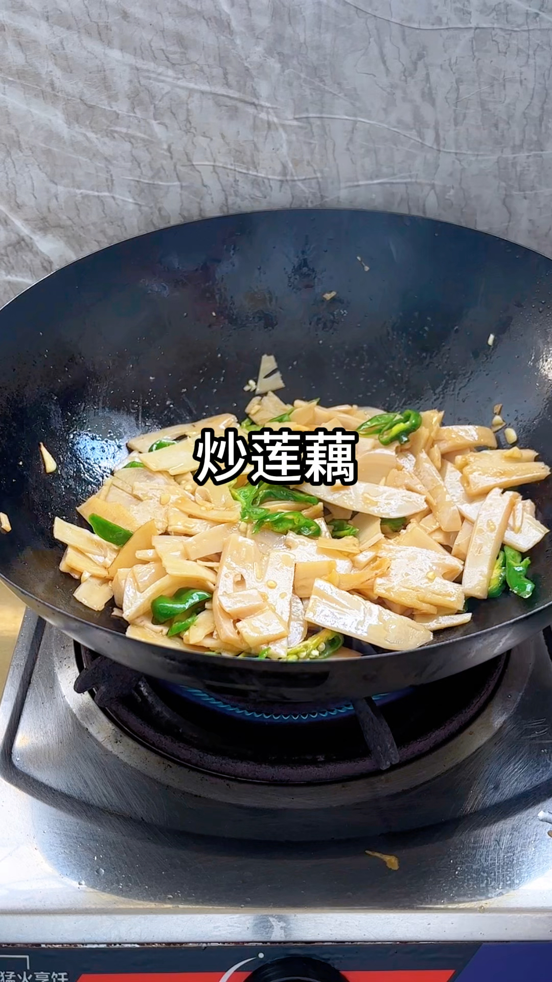 家常炒莲藕,脆爽入味不塞牙,上桌秒光的快手菜