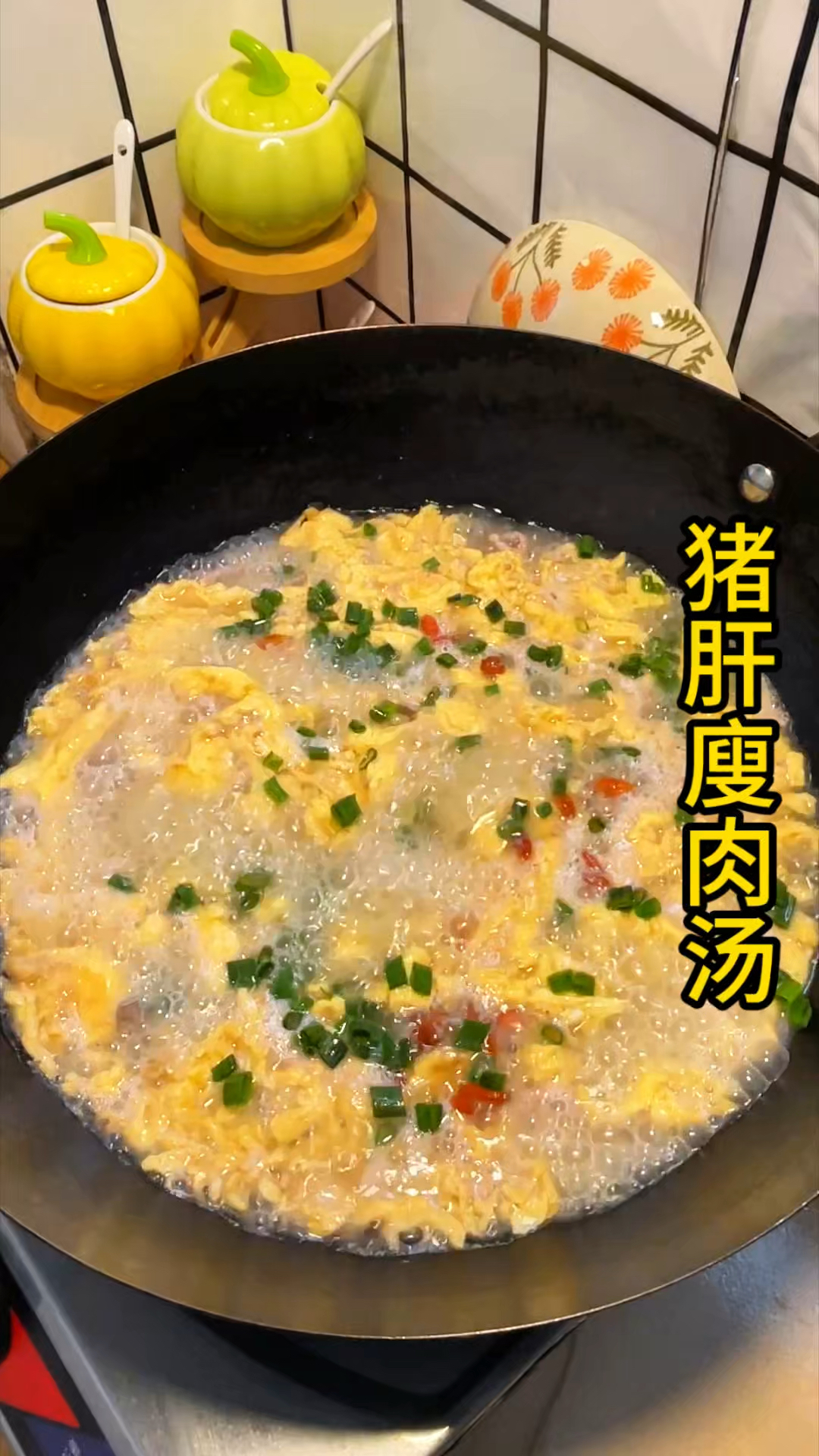夏天到了，多给孩子做这个鸡蛋瘦肉猪肝汤喝，营养美味又简单