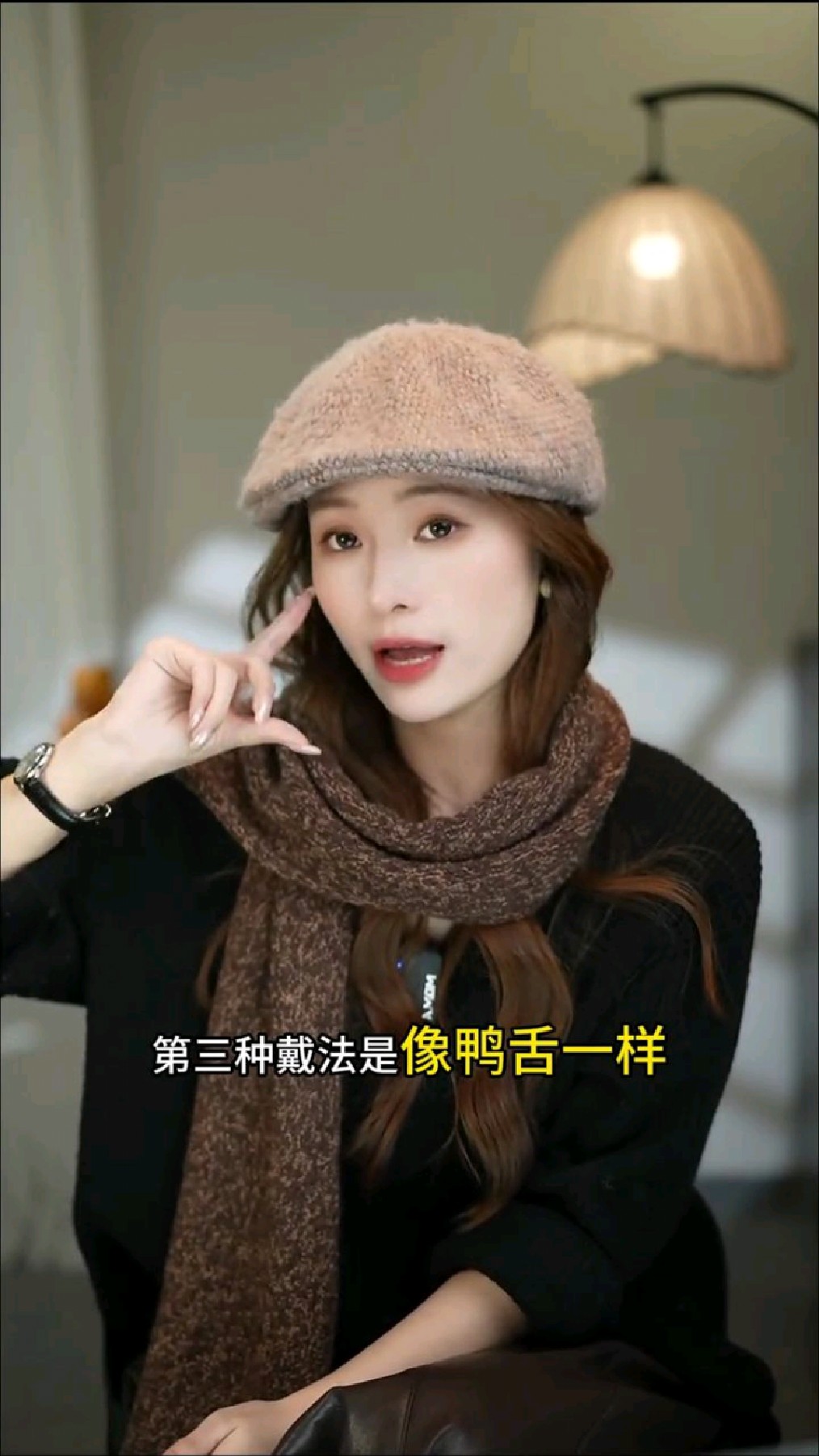 这帽子可太好看啦,还可以一帽多戴,怎么戴都好看。