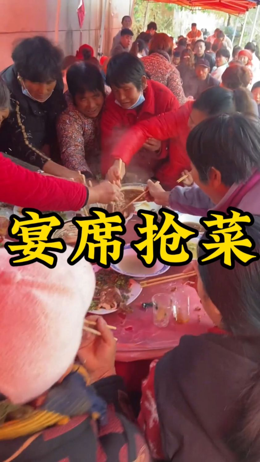 农村婚礼酒席抢菜太猛！我在现场愣是没吃上一口，只能回家吃面