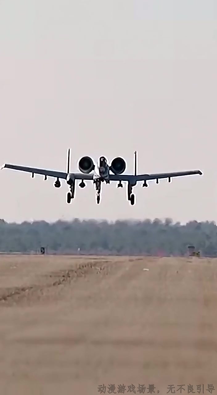 A-10低空通场!鲨鱼嘴涂装震撼登场,跑道高速滑行!
