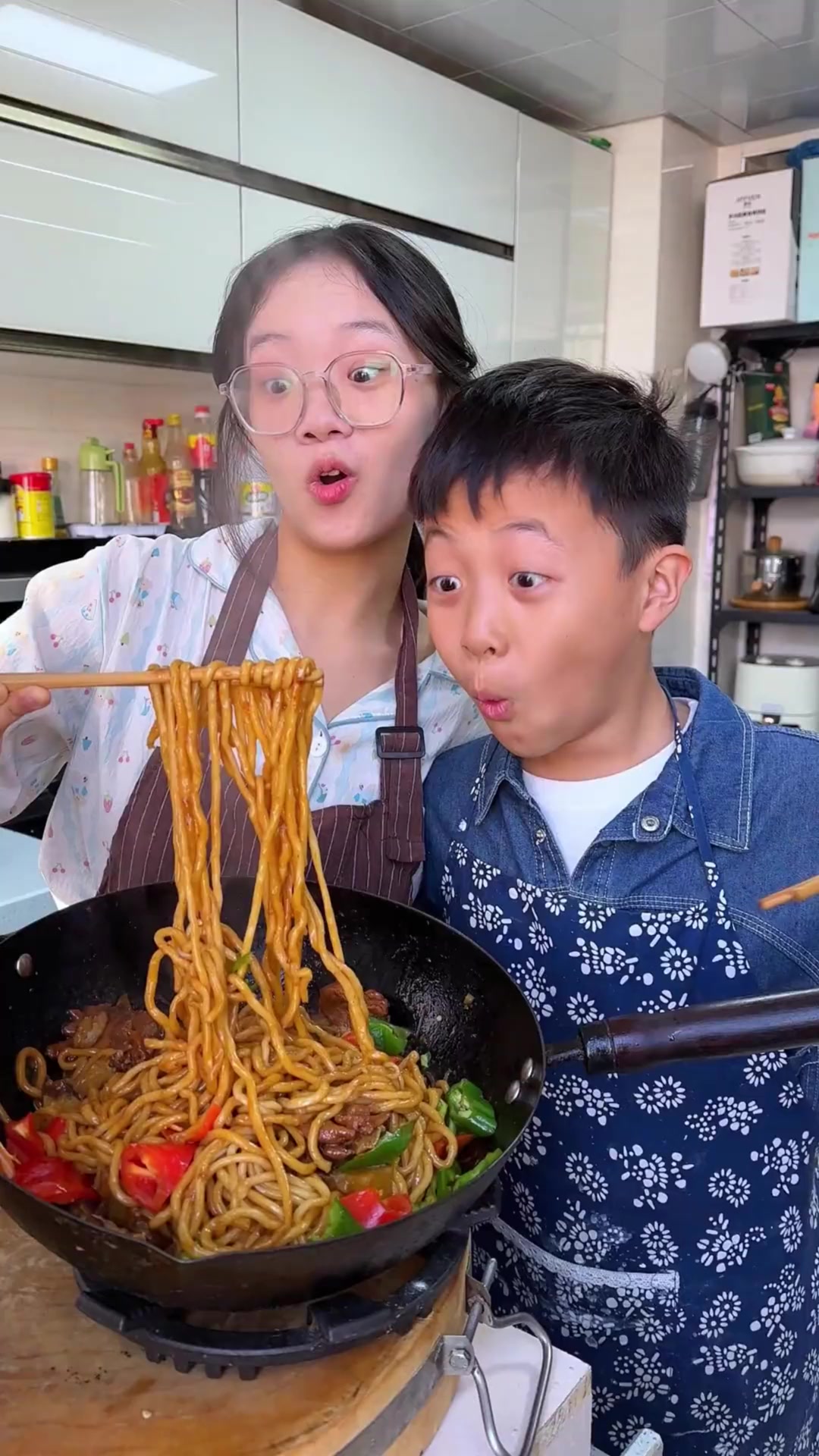 到底是河南大盘鸡 还是新疆大盘鸡