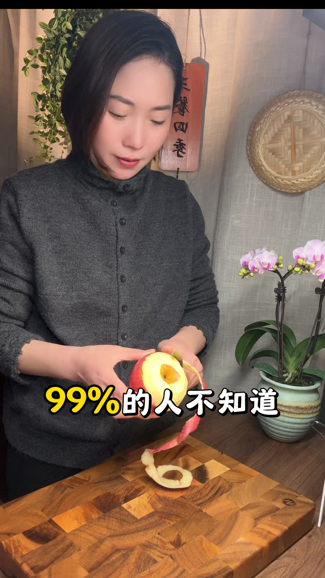 喝水不解渴？这碗苹果红枣银耳枸杞汤温润丝滑，喝一碗好舒服