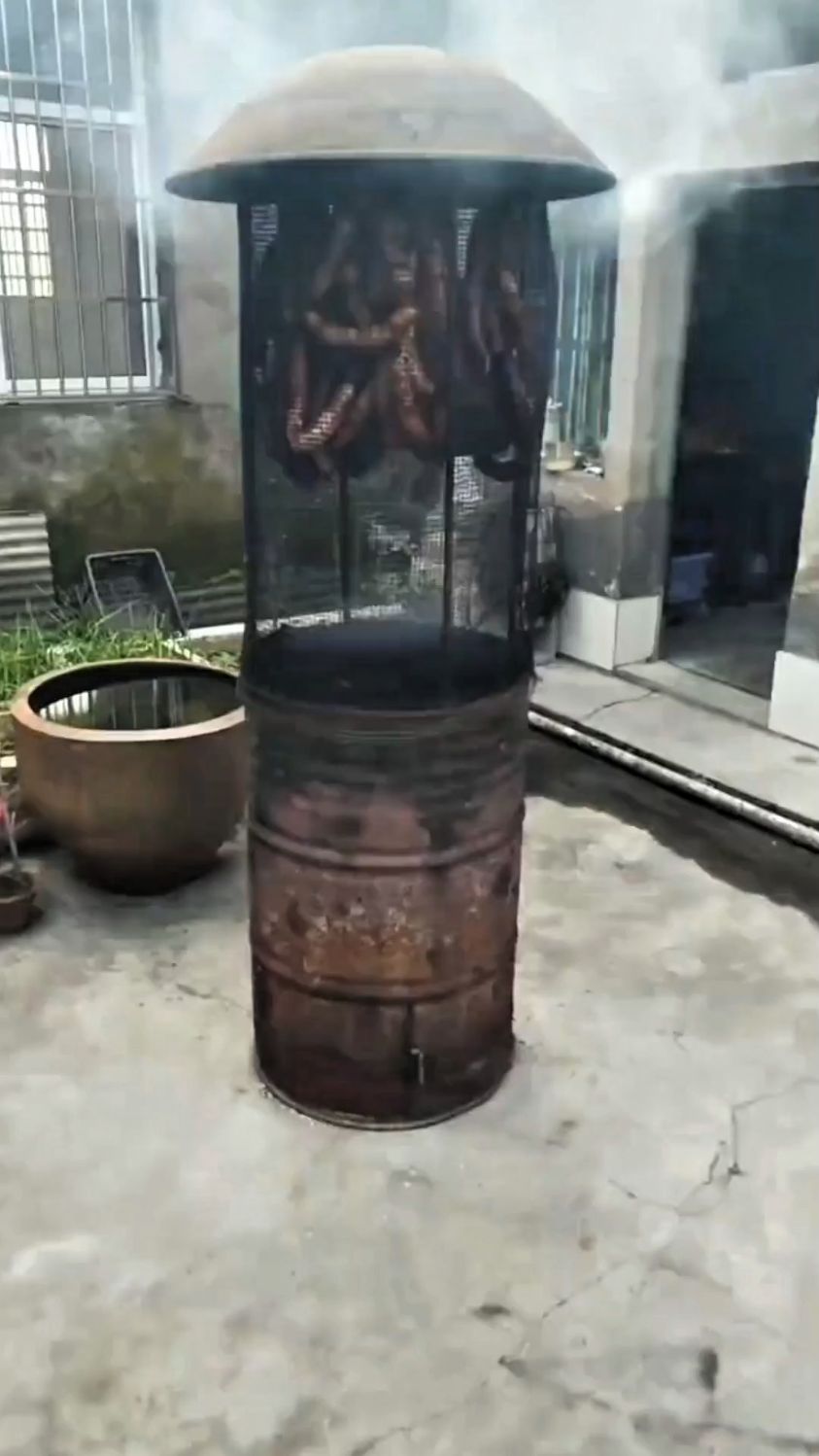 农人自制特色熏肉炉