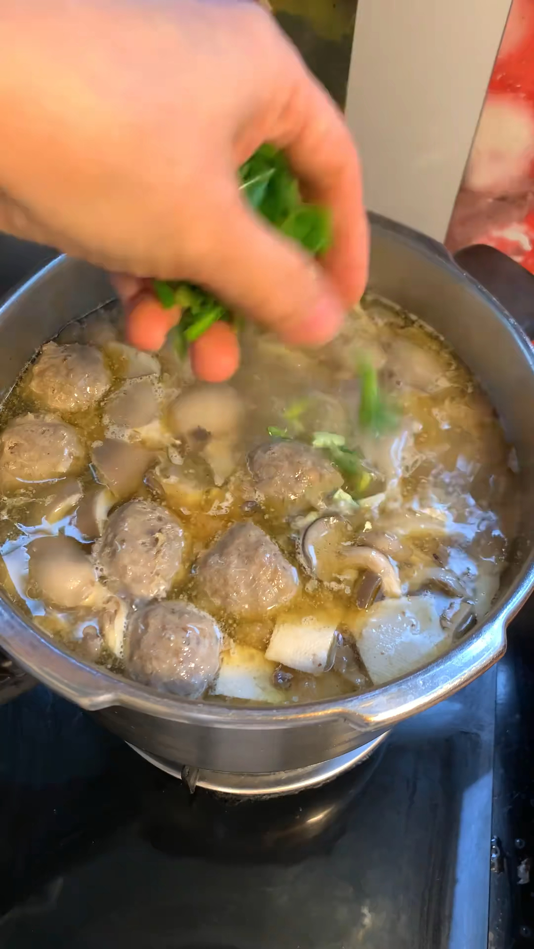 天冷了，煮一锅暖呼呼的潮汕牛肉丸汤，太满足了