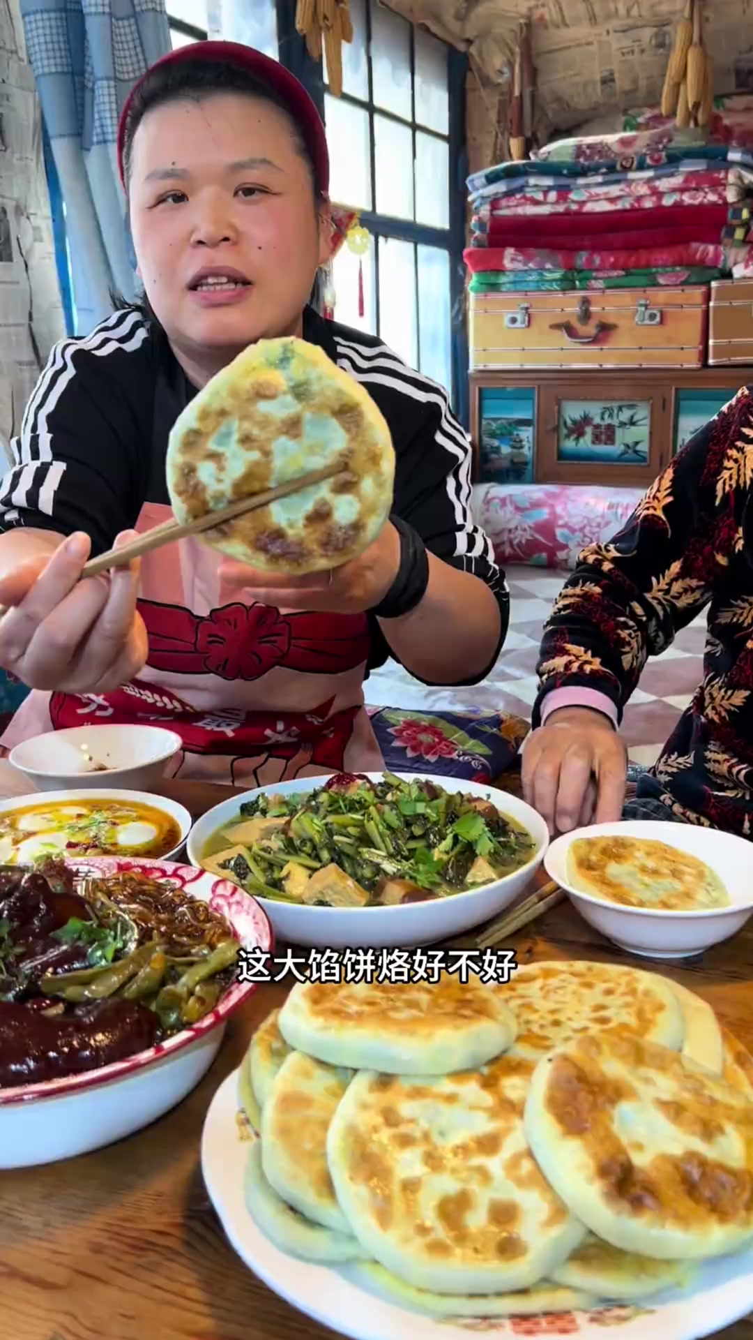 姐妹们今天猪蹄炖粉条怎么样？猪蹄儿炖豆角粉条 韭菜馅饼 雪里红炖豆腐 