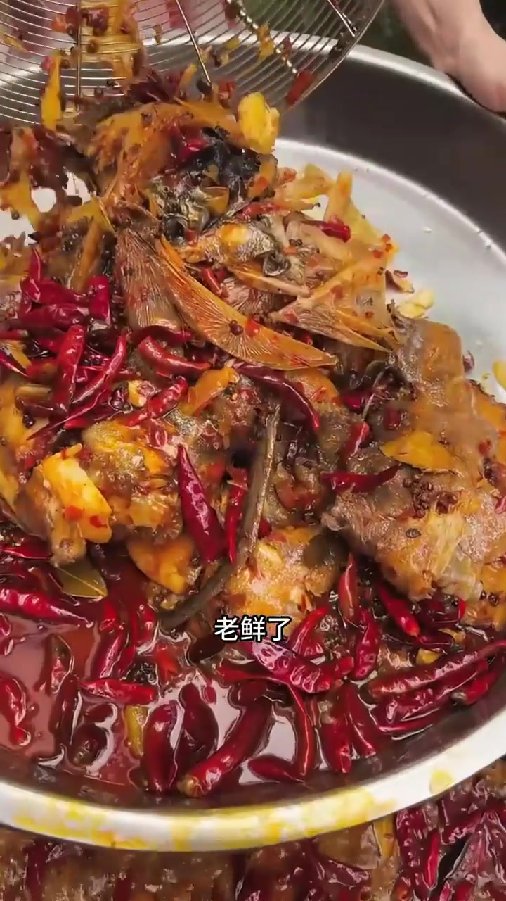 带20斤骷髅鱼 回家看奶奶!
