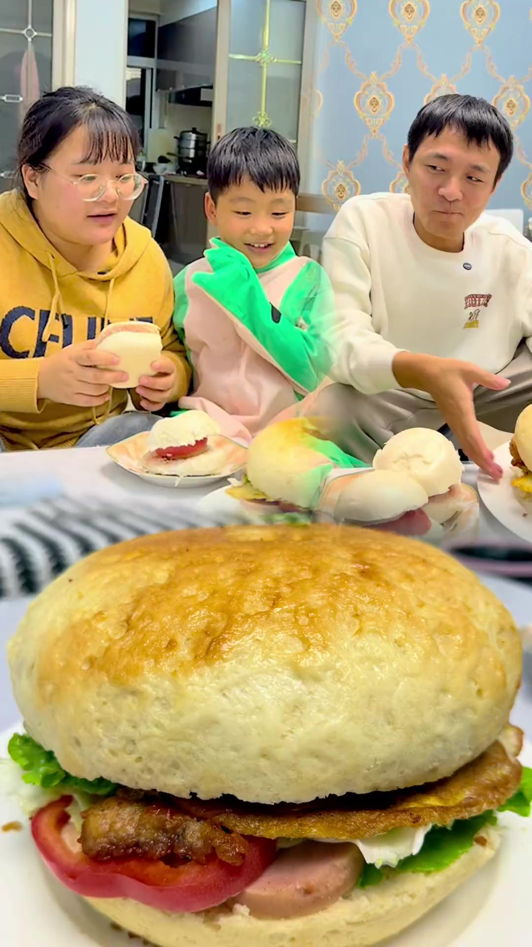 今天给孩子做一个巨无霸汉堡吃
