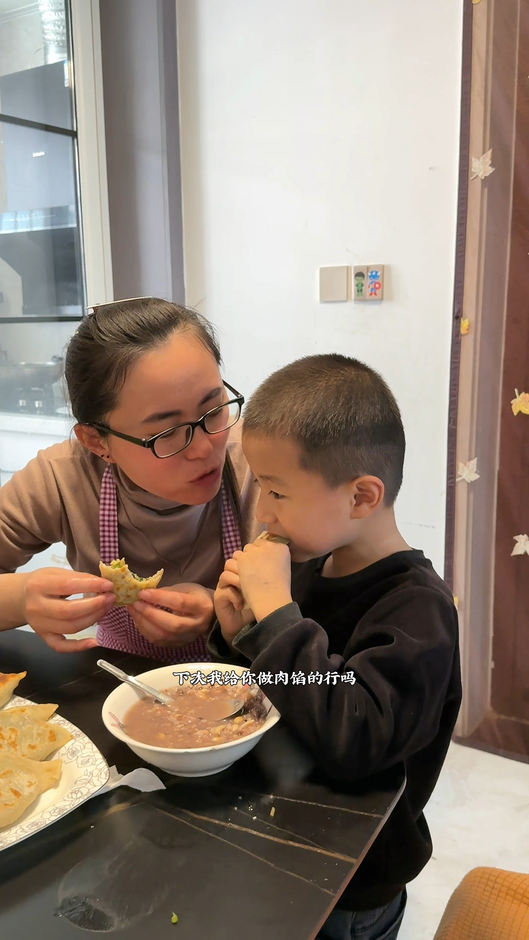 家常韭菜煎饺,简单又好吃,家常美味就是这么简单,看完你饿了吗