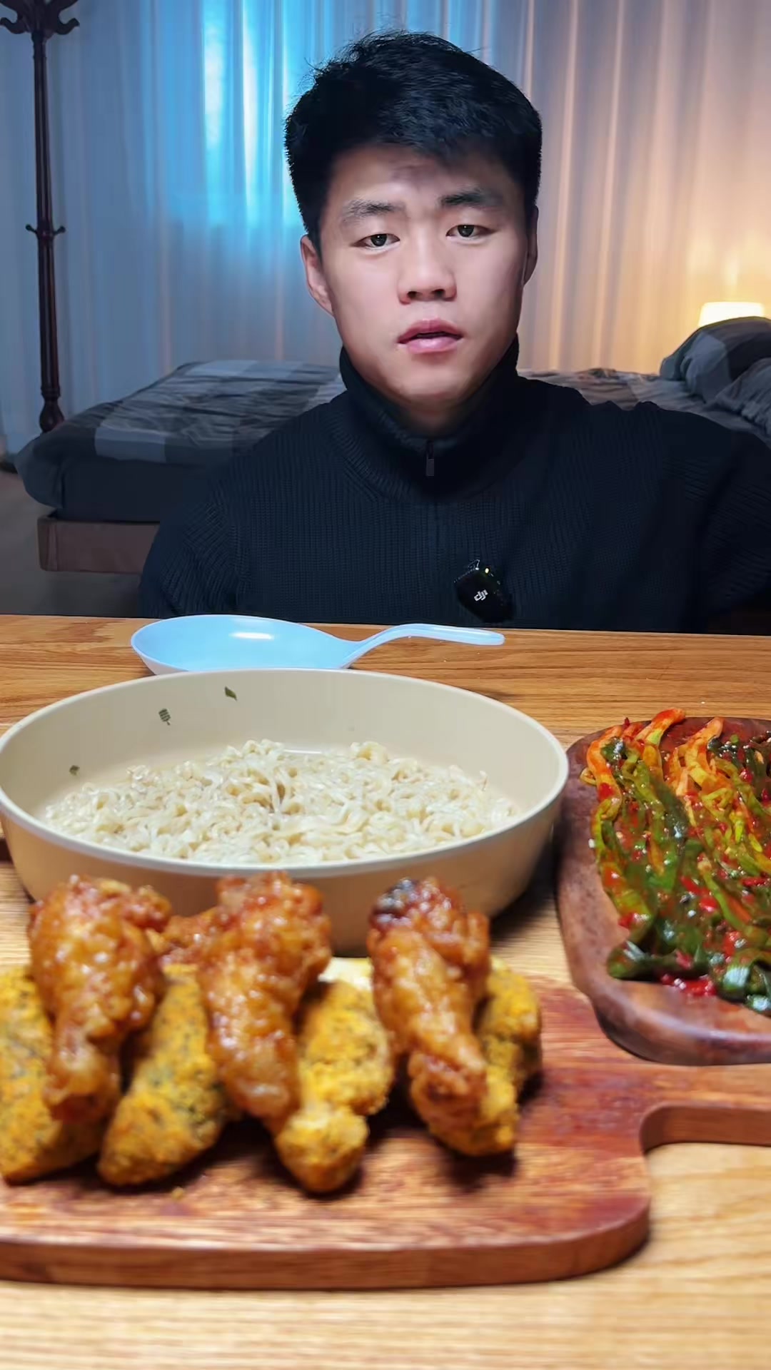 上海面,炸鸡腿。