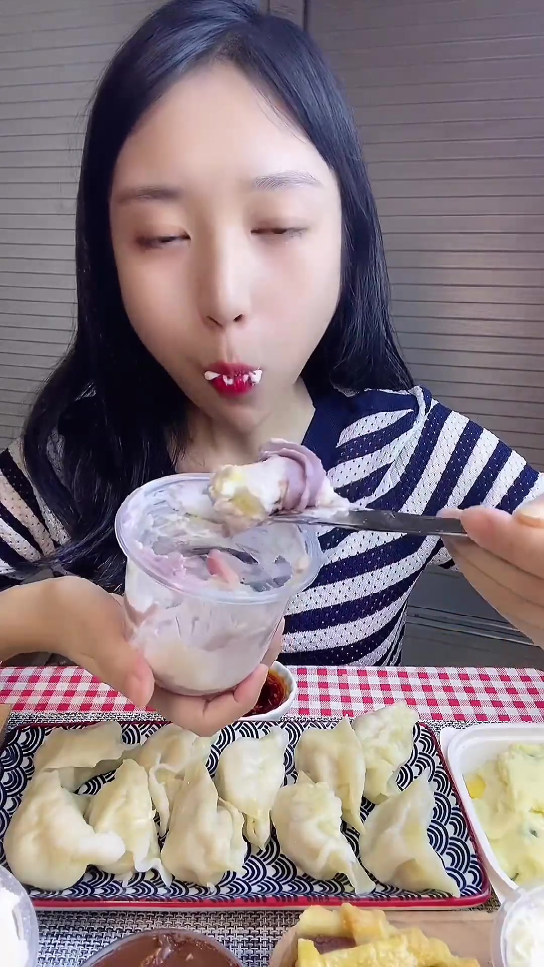 你们最爱吃什么馅儿的饺子我爱吃虾仁三鲜的