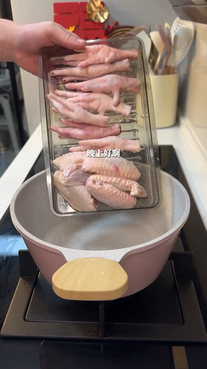 二人食记:今日菜谱,鸡爪肉蟹煲,土豆泥拌面,水果酸奶碗
