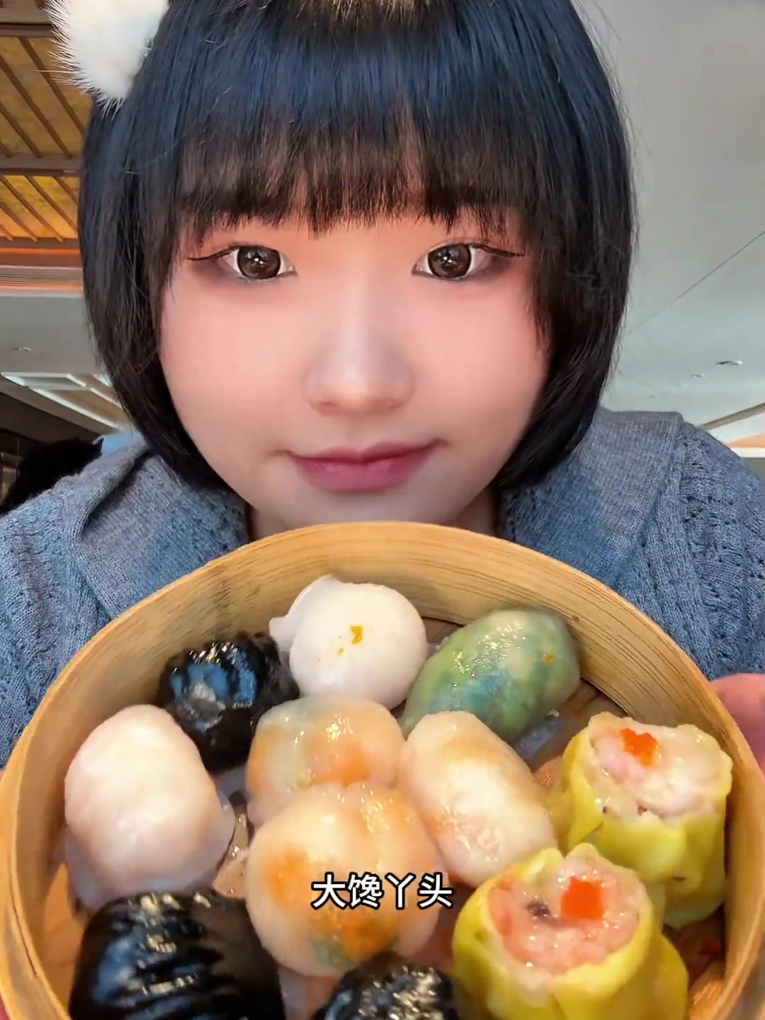 爽吃一大桌粤式早茶自助把菜单全点一遍