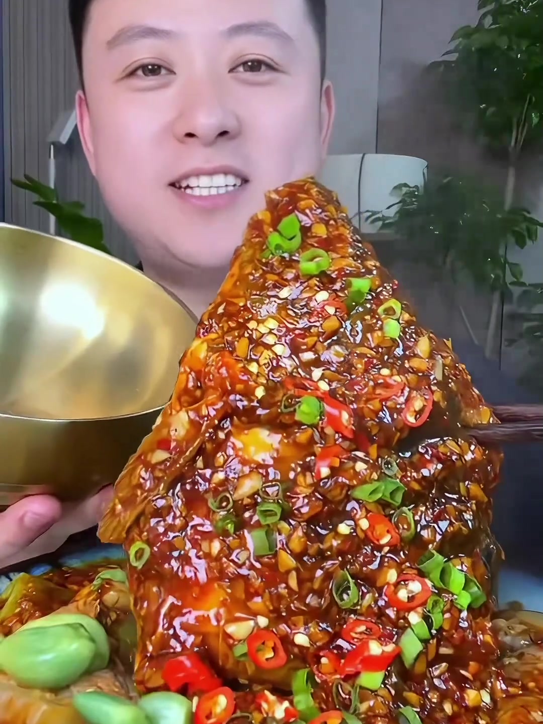 30斤野生大鲤鱼，老公深夜炖出奶白鱼汤，这鲜味绝了!