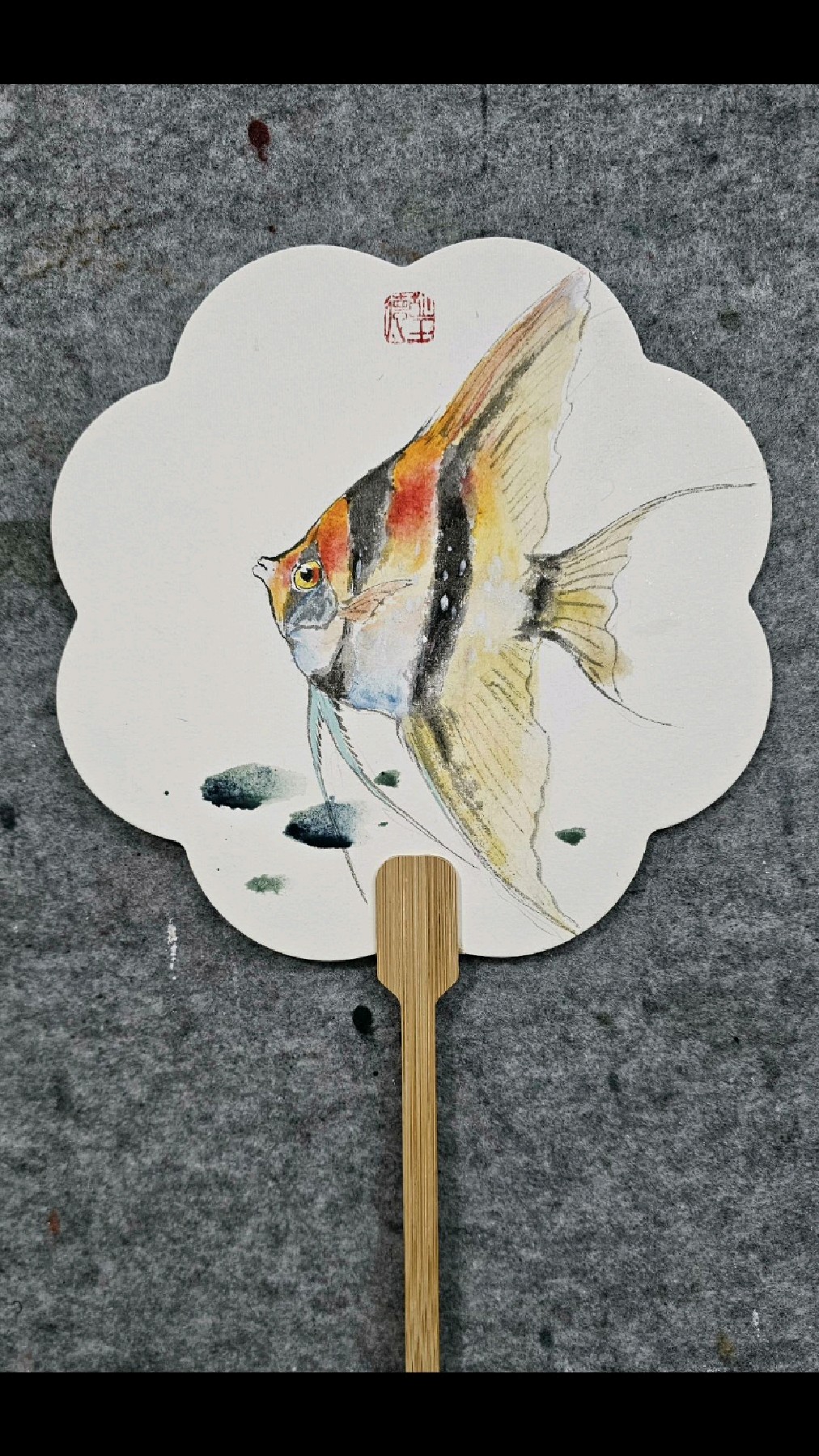 胡玉德老师创作品《神仙鱼》圆形构图国画小写意作品