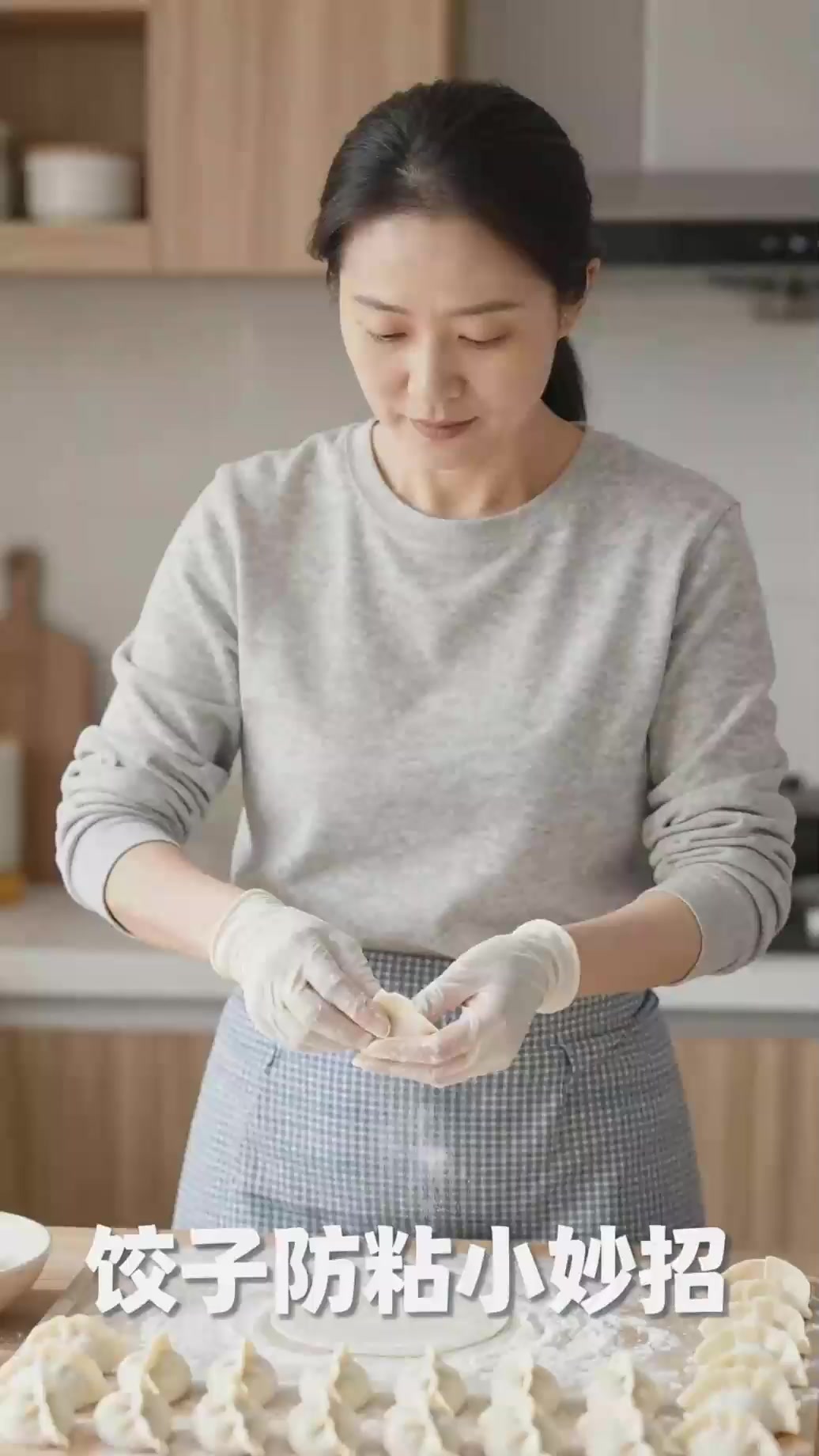 手工水饺冷冻粘连？托盘平铺冷冻，定型之后再装袋存放