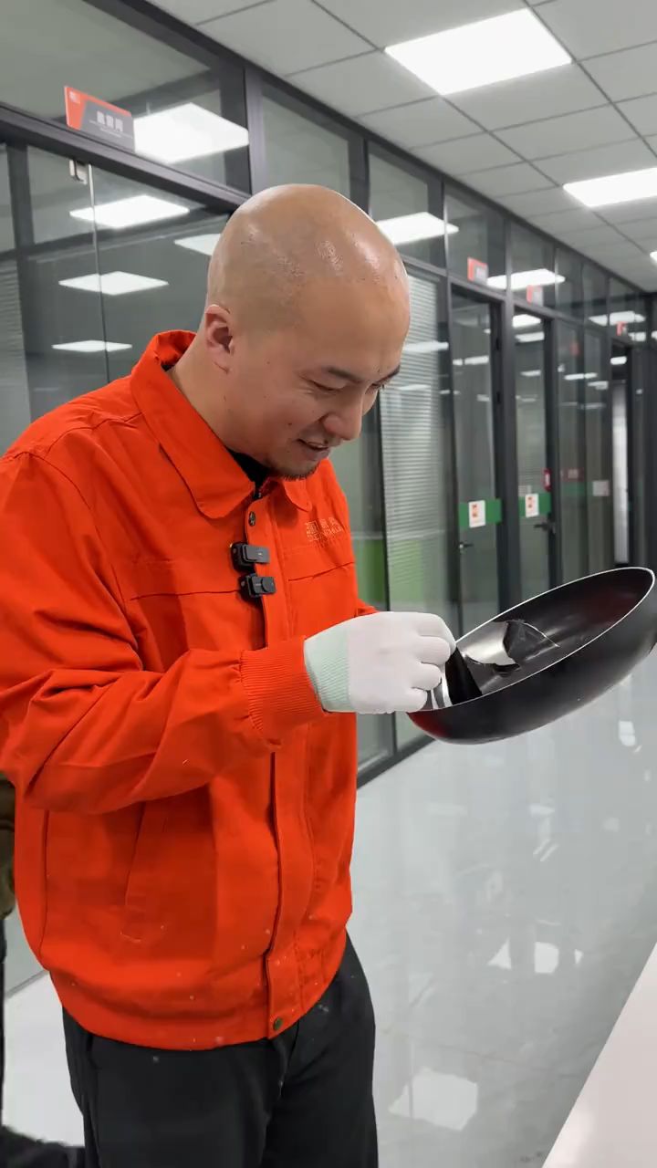 看看你家还在用这种炒菜锅吗?