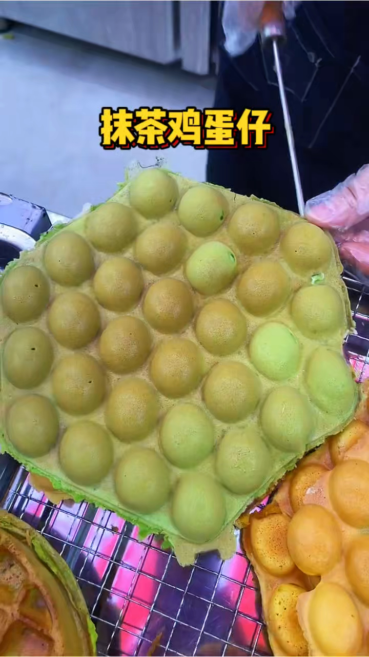 街头现做的抹茶鸡蛋仔