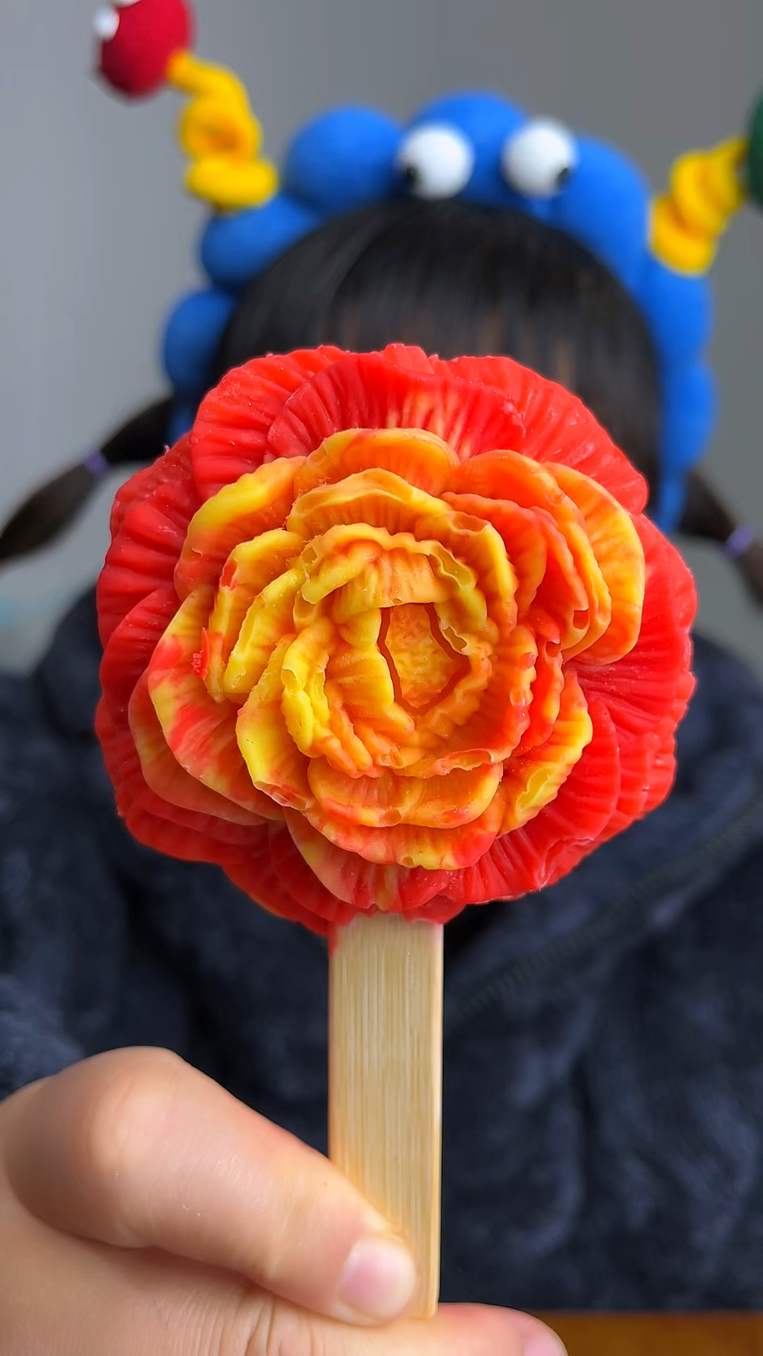 今天我们来做花蝴蝶和花朵巧克力手工diy