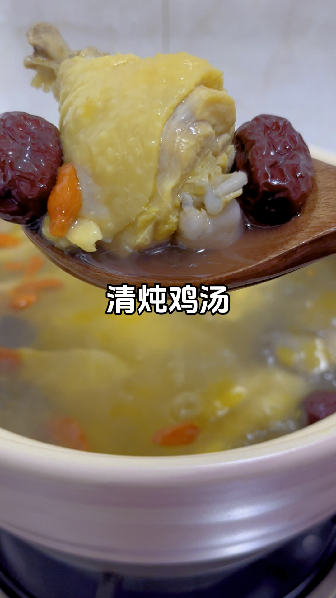 原汁原味的鸡汤,鲜香美味,做法简单好喝又营养,连喝三碗都不够