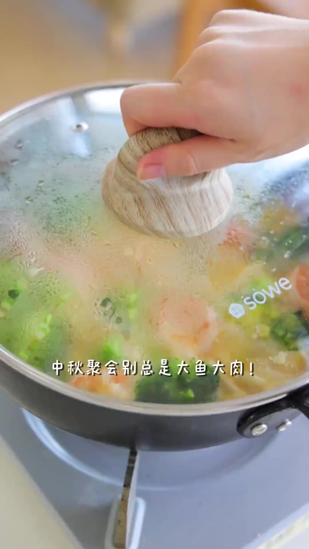 西蓝花烩虾仁,这是我全家都喜欢的一道菜！清爽可口！鲜掉眉毛！
