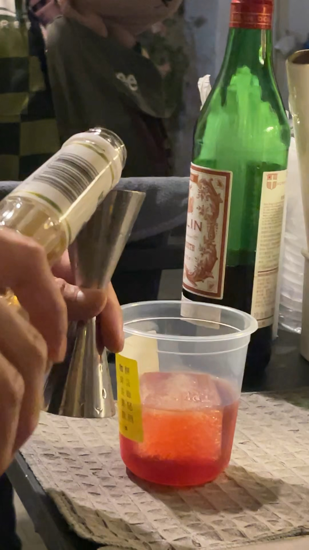 阴冷潮湿的春日晚上,来一杯鸡尾酒,享受微醺的乐趣!