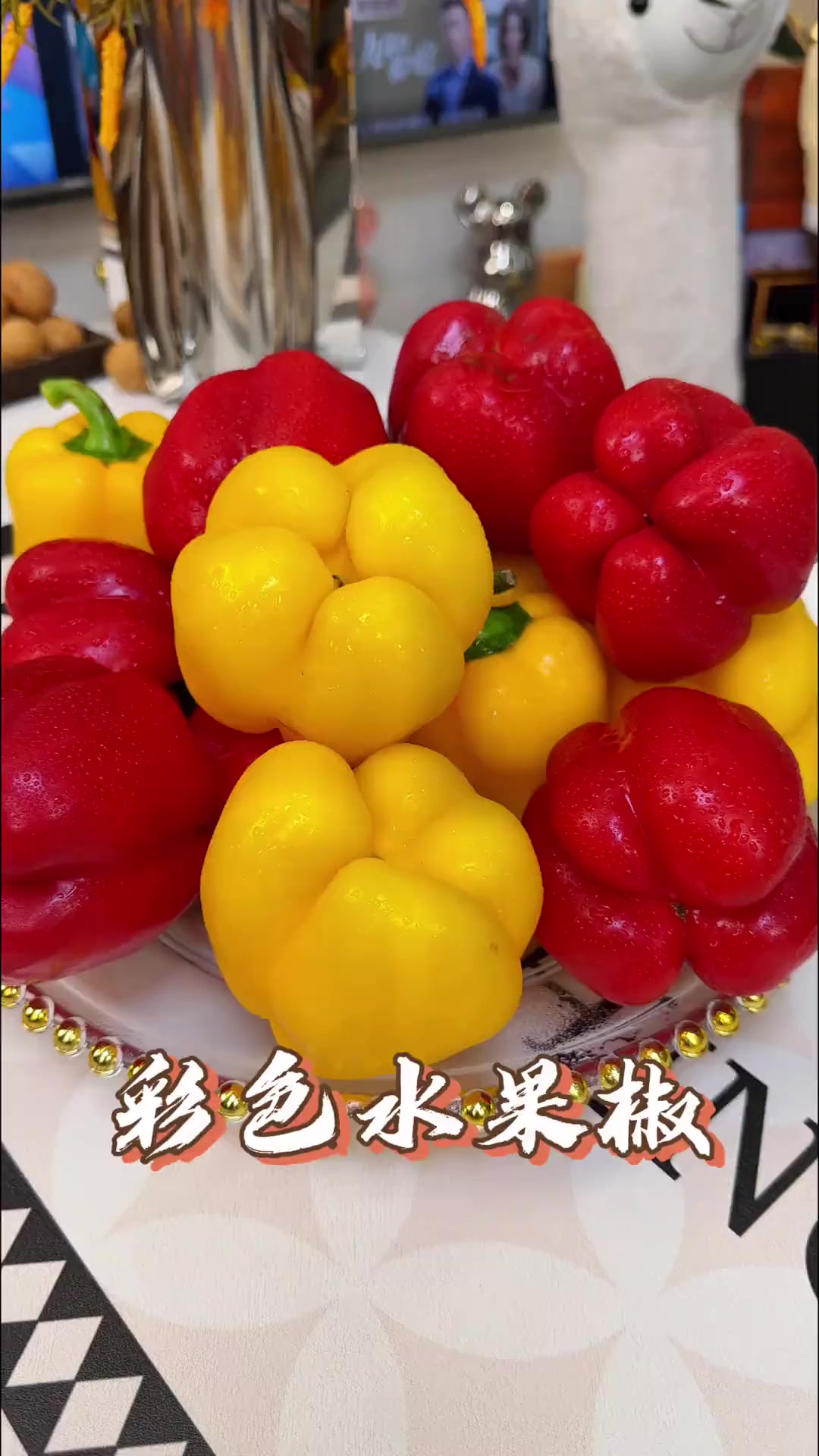 五彩甜椒自然成熟营养足,果肉厚实脆嫩香甜,家常配菜好选择