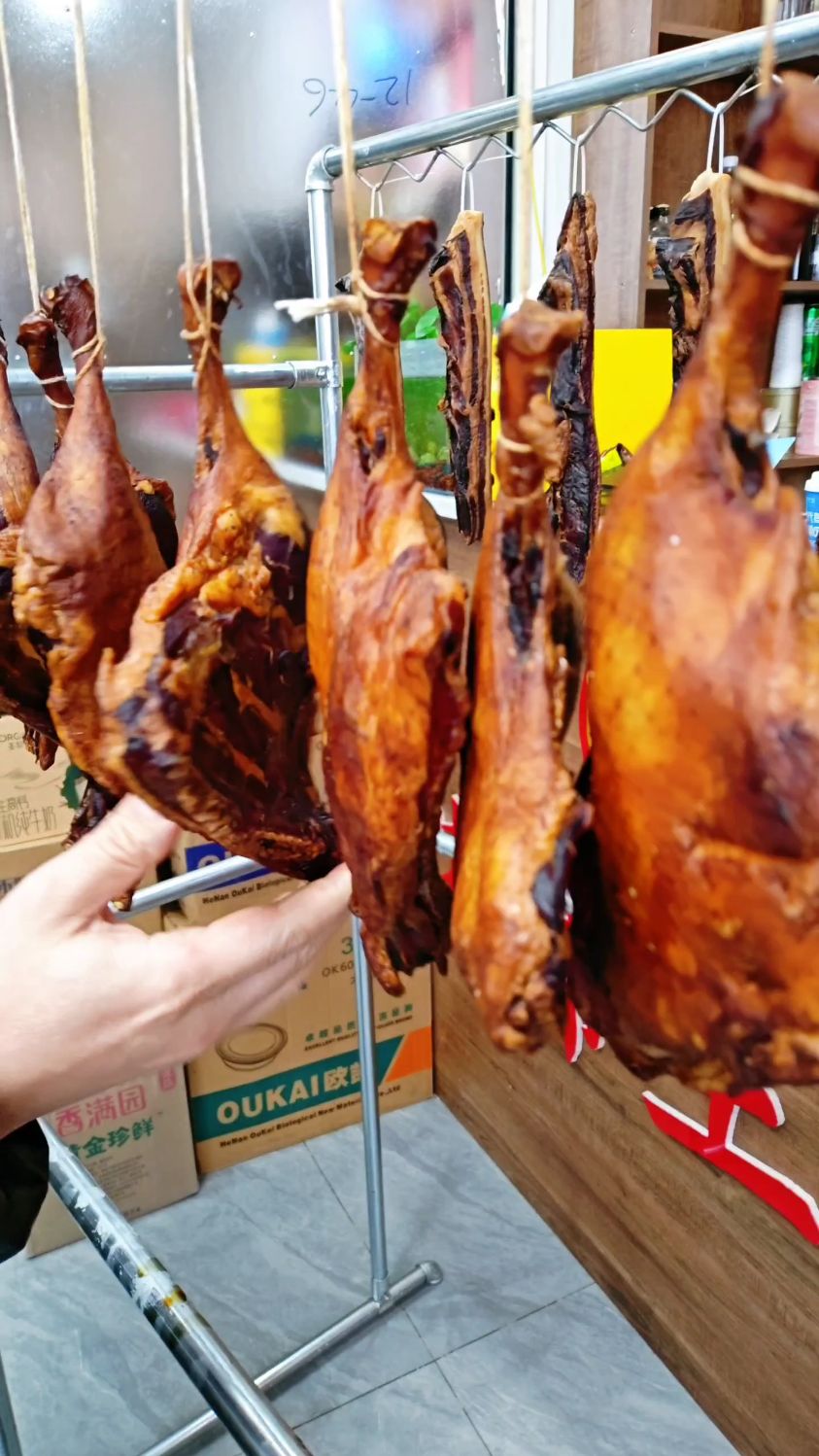 接上期酱肉制作后的酱汁制作酱鸭腿,避免不必要的不浪费才是生活