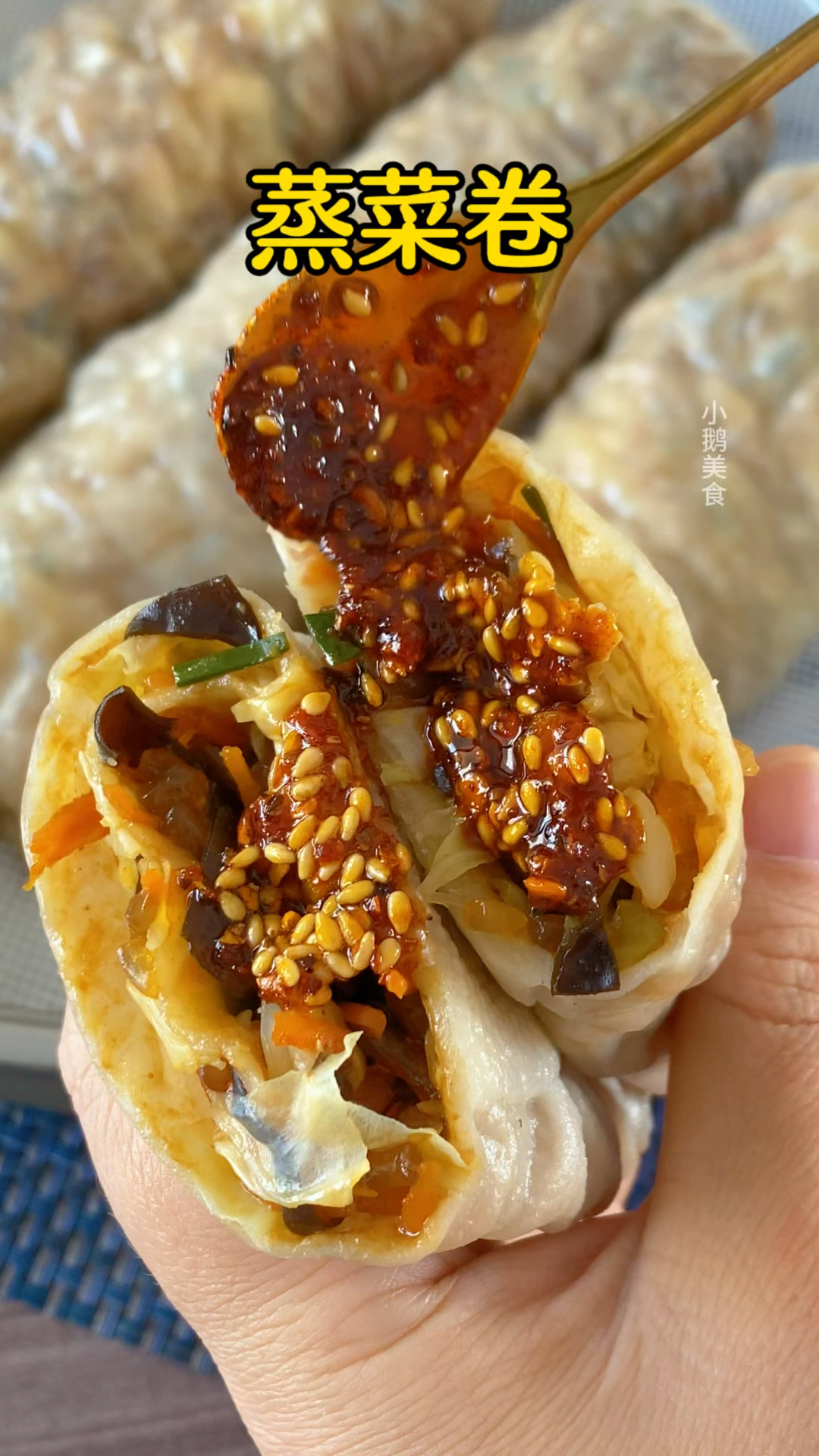 面粉别总蒸馒头了,试试这个蒸菜卷吧,又简单又好吃