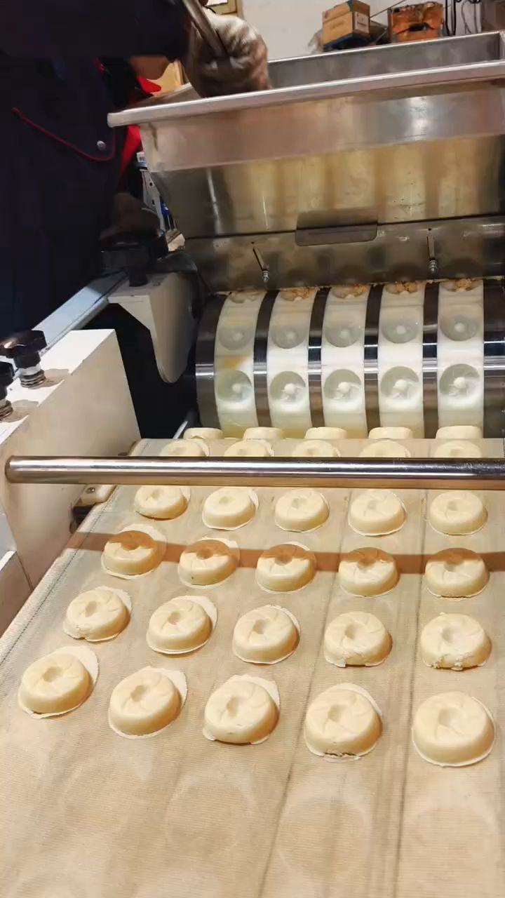 自动摆盘桃酥机器