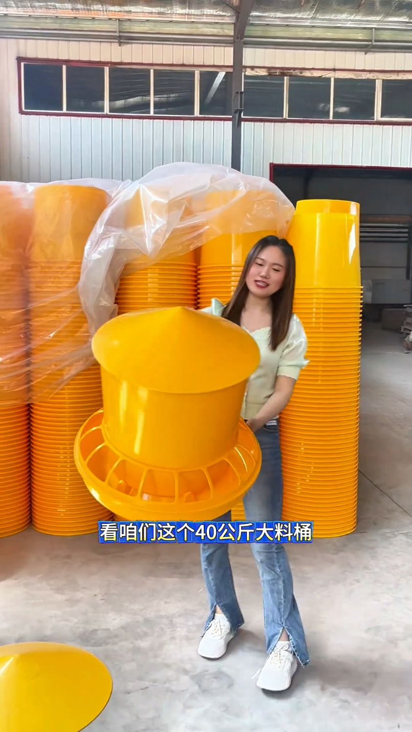 养鸡场养鸭场40公斤饲料桶#饲料桶 #大料桶#养鸡场设备 #鸭场设备