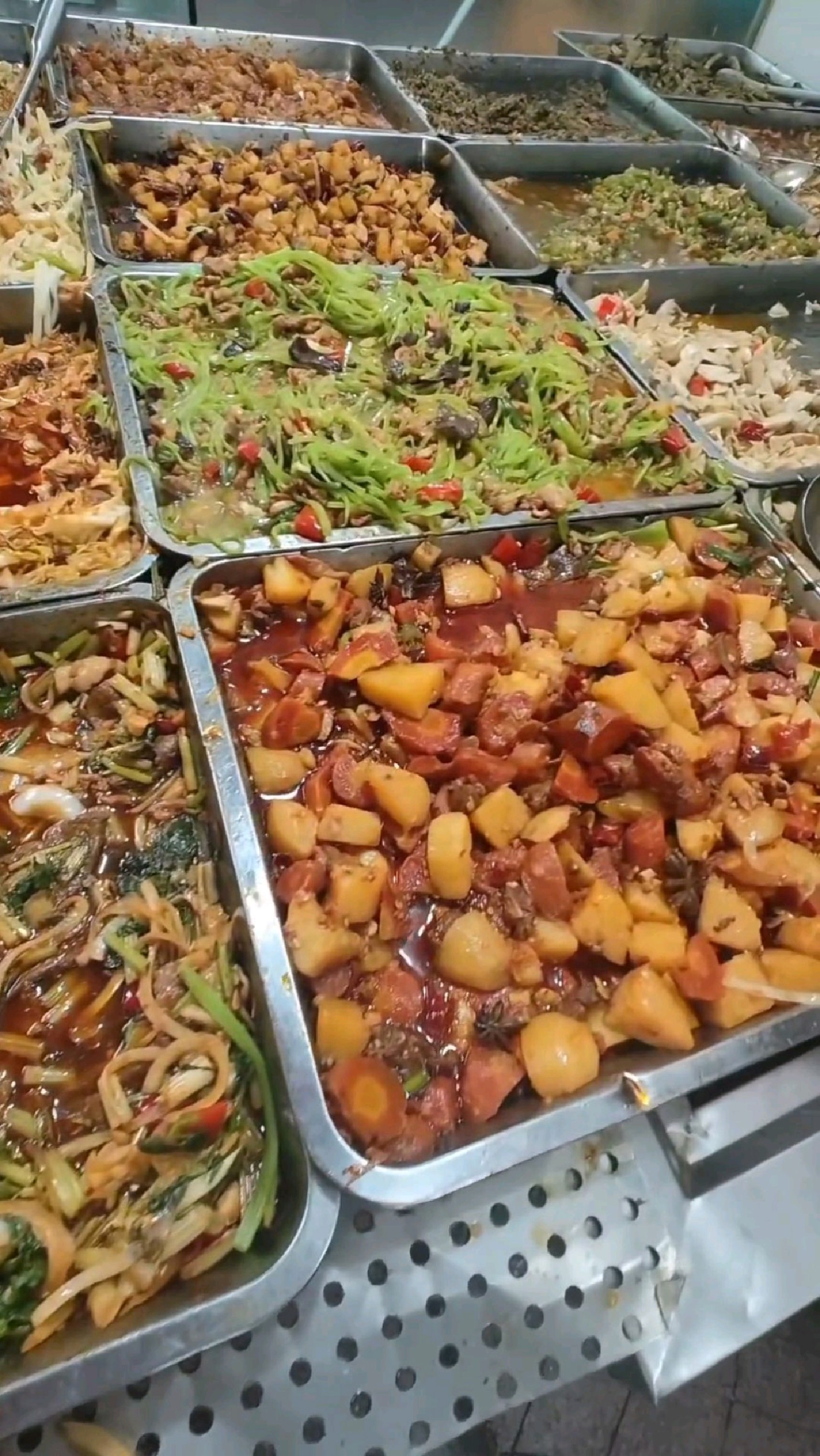 成都十五元自助餐,20多个菜随便吃